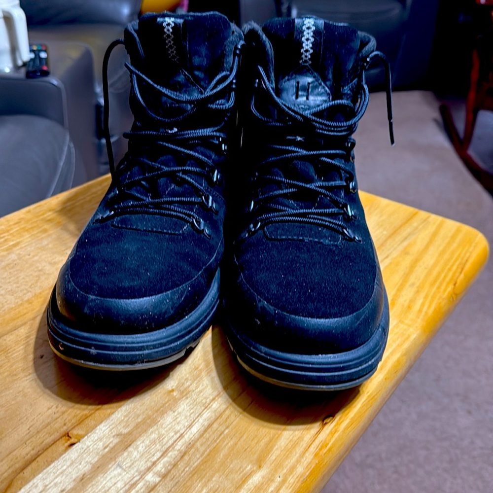 UGG Biltmore Hiker Men's Waterproof Lace Up Ankle Boots in Black Suede Size 11.5